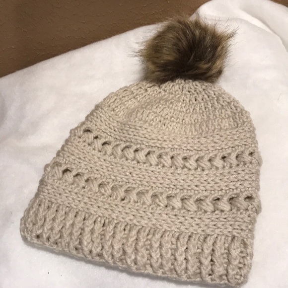 Hand Crocheted Slouchy Hat/Fur Pom Pom - Picture 6 of 8